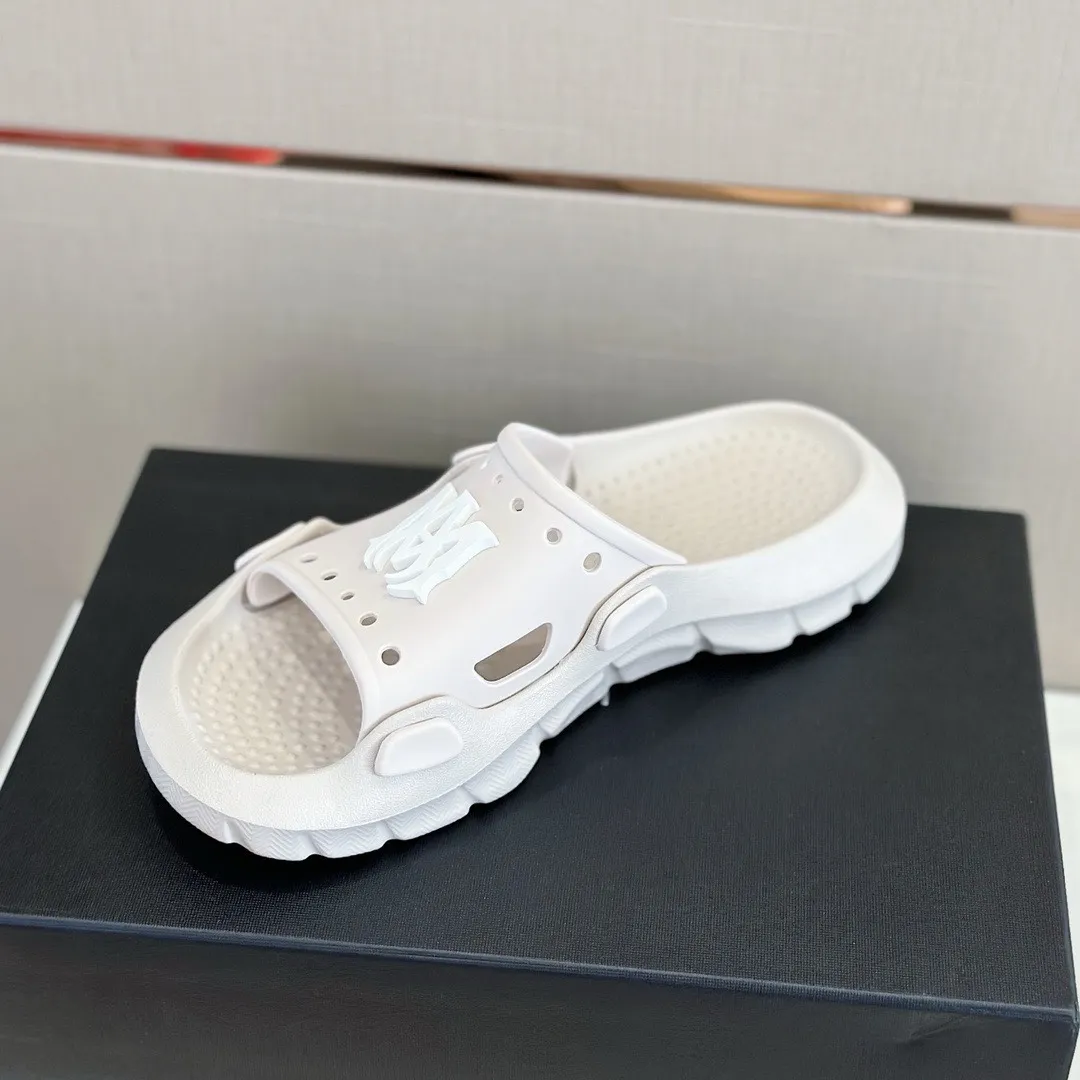 Men's shoes 💰P320💰amiri high-end boutique luxury slippers, 1:1 high-end quality, casual and sunny, loose and comfortable, the highest version of high-quality boutique, a must-have in summer! Code number: 39--46